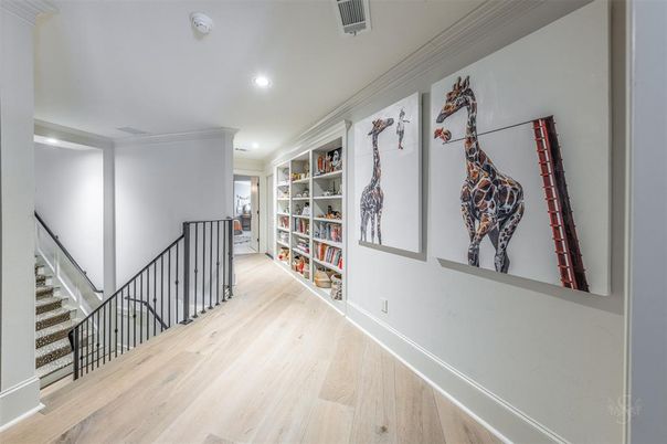 Interior, Recessed Lighting, Wood Texture Flooring