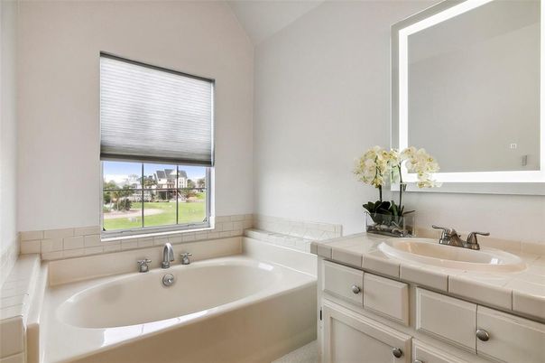 Bathroom, Interior, Tile Countertops