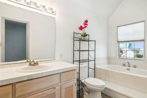 Bathroom, Interior, Tile Countertops