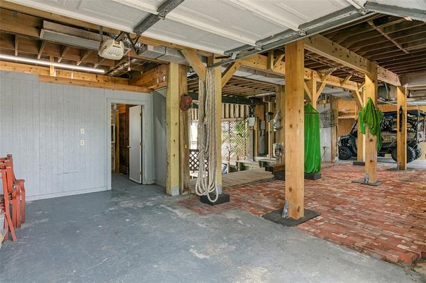Garage, Interior
