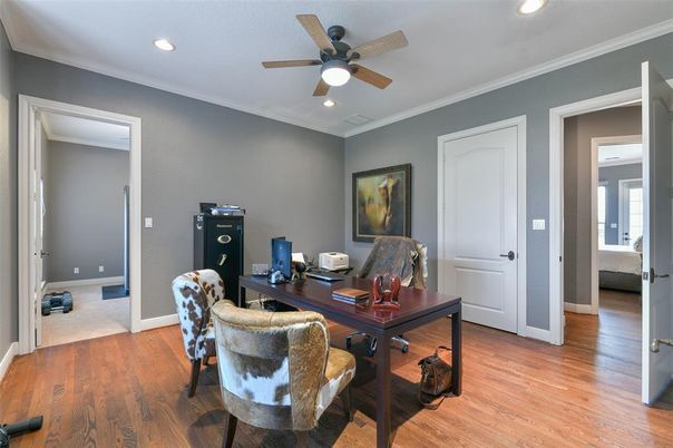 Home Office, Interior, Recessed Lighting, Wood Texture Flooring