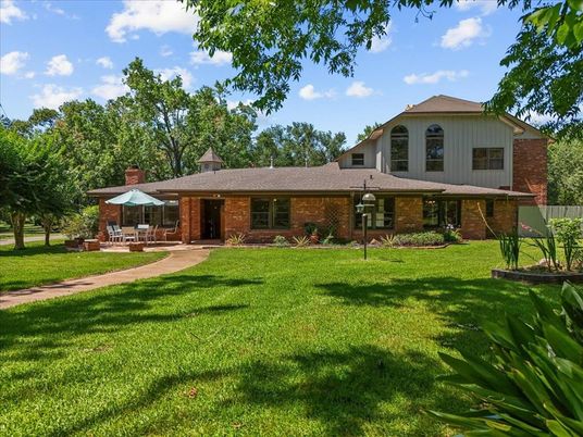 Backyard, Exterior, Facade, Brick Facade, Split Level