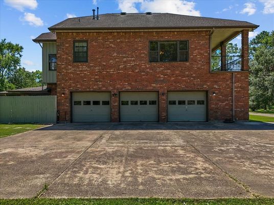 Attached, Exterior, Facade, Brick Facade, Georgian