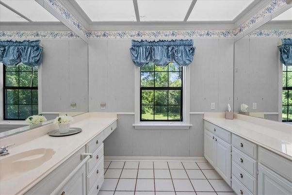 Bathroom, Dual Sink Vanities, Interior