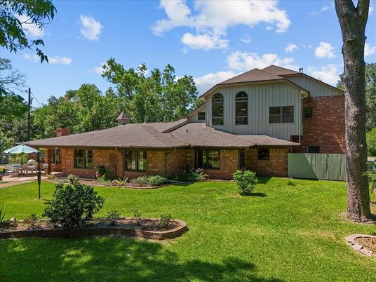 Backyard, Exterior, Facade, Brick Facade, Farmhouse