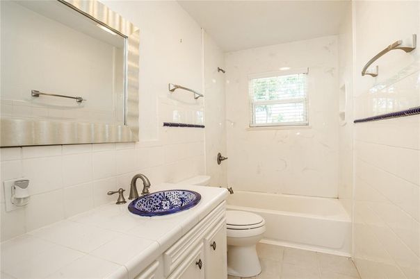 Bathroom, Interior, Tile Countertops