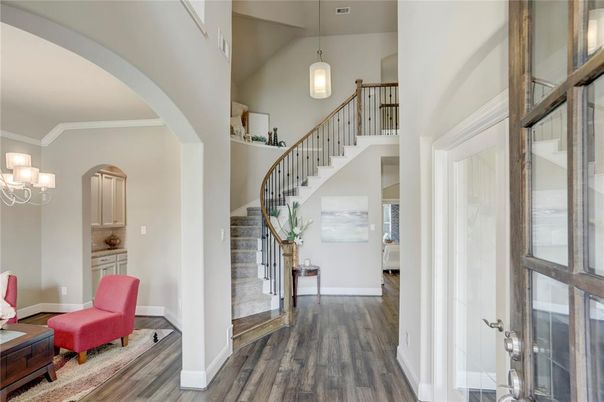 Interior, Pendant Lights, Wood Texture Flooring