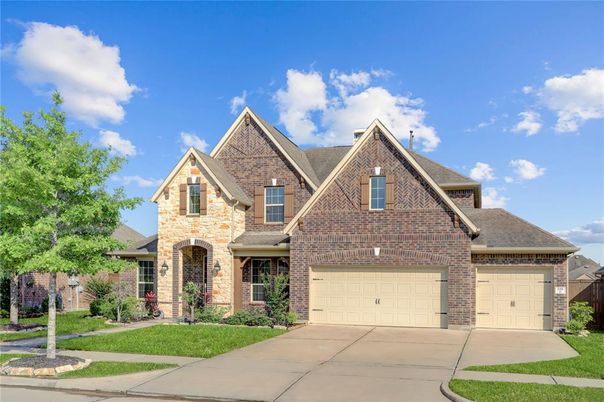 Attached, Exterior, Facade, Brick Facade, Brick Traditional