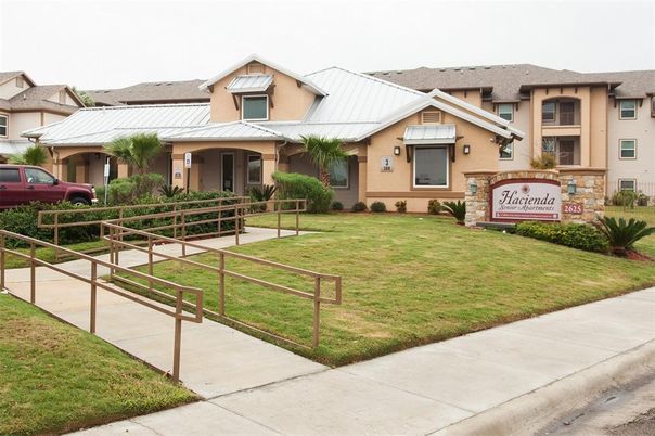 Exterior, Facade, Farmhouse