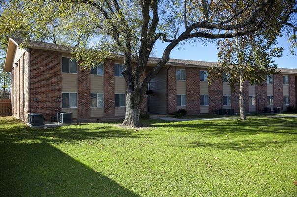 Backyard, Exterior, Facade, Brick Facade, Georgian