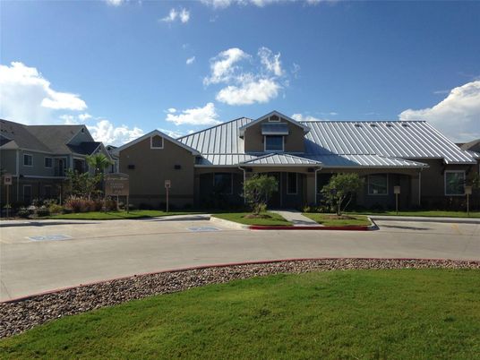 Exterior, Facade, Ranch