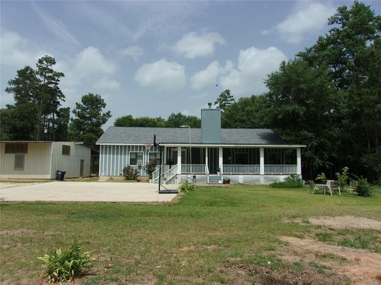 Backyard, Exterior, Facade, Ranch