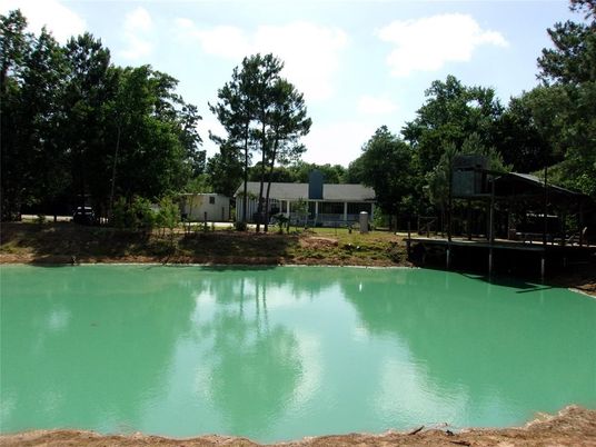 Exterior, Lake