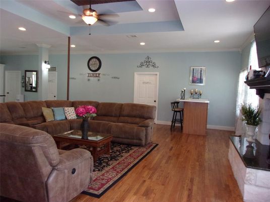Interior, Living room, Recessed Lighting, Wood Texture Flooring
