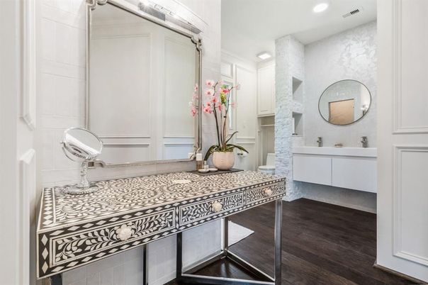 Bathroom, Interior, Recessed Lighting, Wood Texture Flooring