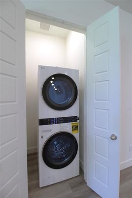 Interior, Utility Closets, Washer, Wood Texture Flooring