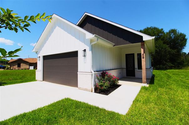 Attached, Exterior, Facade, Modern