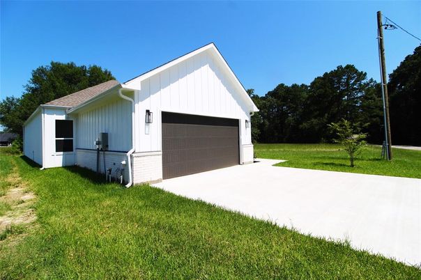 Backyard, Detached Garage, Exterior