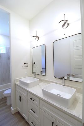 Bathroom, Dual Sink Vanities, Interior, Wood Texture Flooring