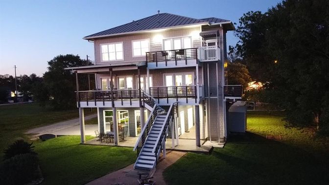 Backyard, Exterior, Facade, Modern