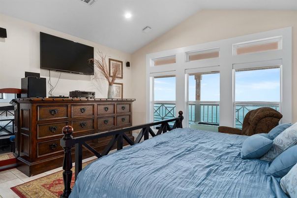 Bedroom, Interior, Recessed Lighting, Water