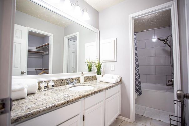 Bathroom, Dual Sink Vanities, Interior