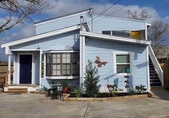 Exterior, Facade, None