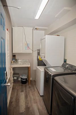 Interior, Washer, Wood Texture Flooring