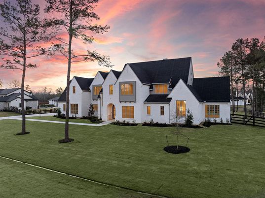 Backyard, Exterior, Facade, Farmhouse