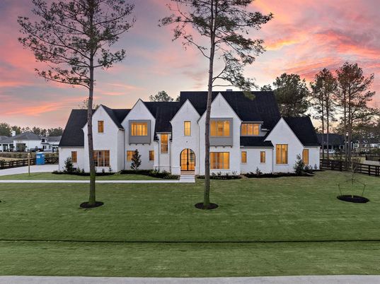 Backyard, Exterior, Facade, Farmhouse