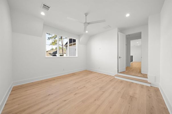 Empty room, Interior, Recessed Lighting, Wood Texture Flooring