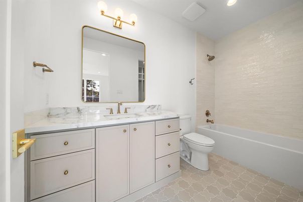 Bathroom, Dual Sink Vanities, Interior, Recessed Lighting