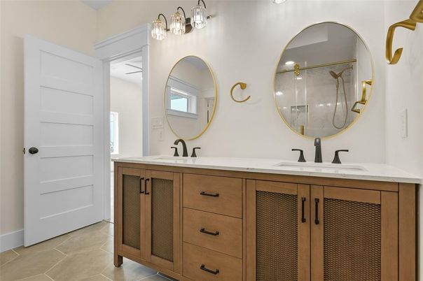 Bathroom, Dual Sink Vanities, Interior