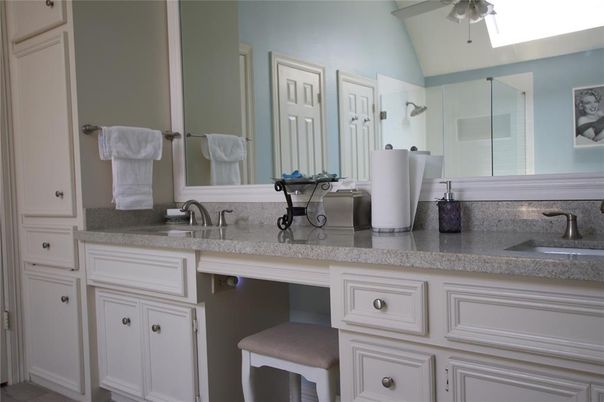 Bathroom, Dual Sink Vanities, Interior
