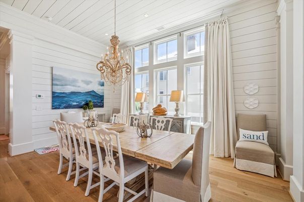 Chandelier, Dining room, Interior, Recessed Lighting, Wood Texture Flooring