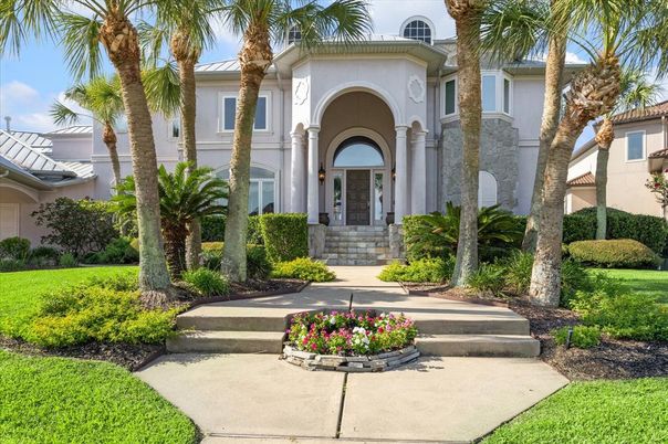 Exterior, Facade, Mediterranean