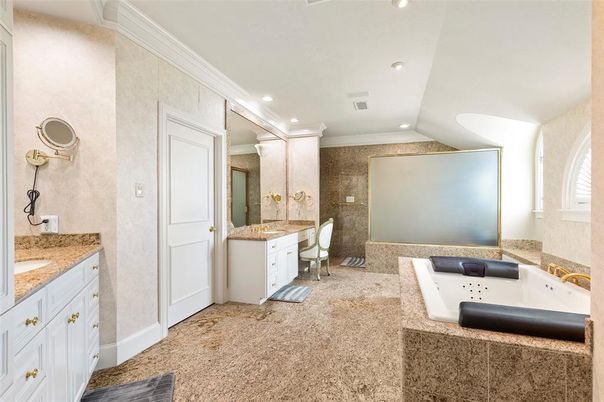 Bathroom, Dual Sink Vanities, Interior, Recessed Lighting