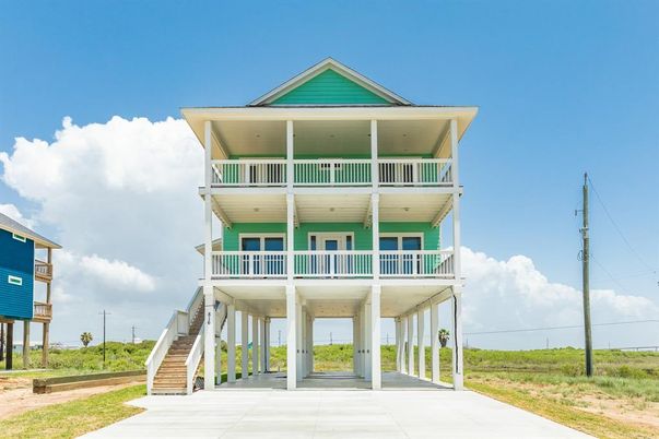 Exterior, Facade, None