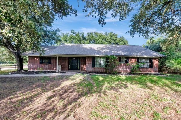 Exterior, Facade, Brick Facade, Ranch