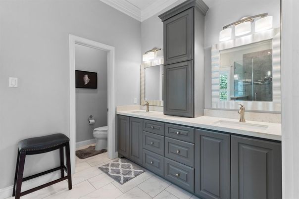Bathroom, Dual Sink Vanities, Interior