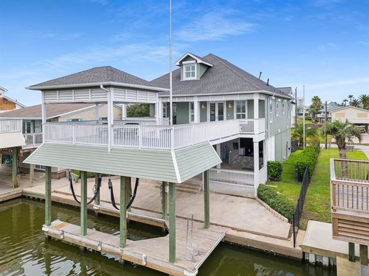 Exterior, Lake