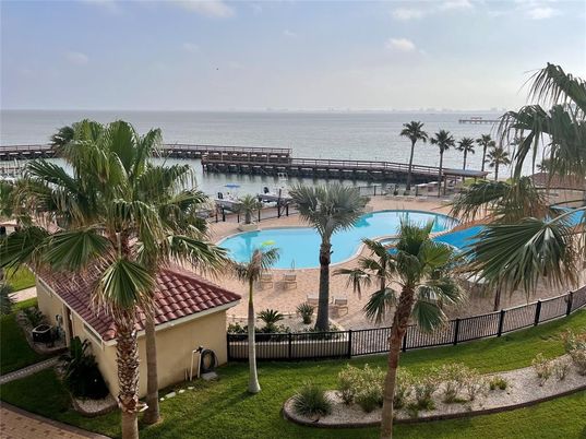 Exterior, Pool, Water