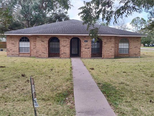 Exterior, Facade, Brick Facade, Ranch