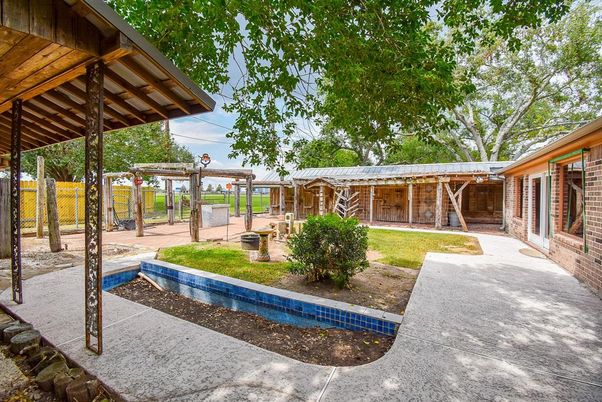 Backyard, Exterior