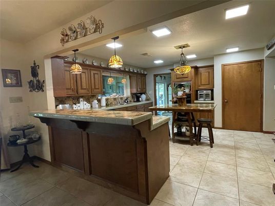 Dining room, Interior, Kitchen, Pendant Lights, Recessed Lighting, Tile Countertops