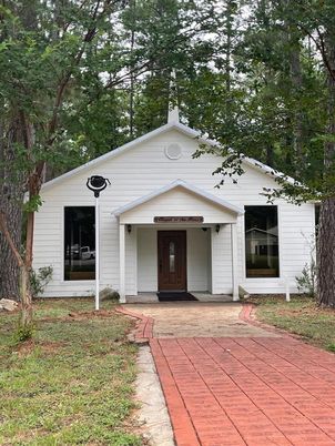 Exterior, Facade, Ranch