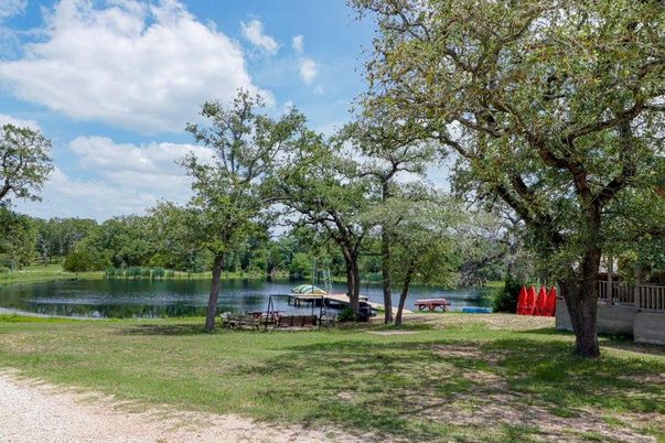 Exterior, Lake