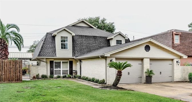 Attached, Exterior, Facade, Brick Facade, Ranch