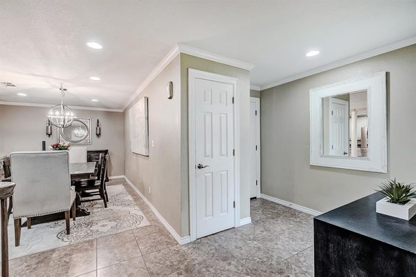 Chandelier, Dining room, Interior, Recessed Lighting