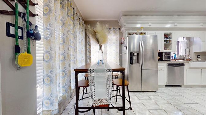 Dining room, Interior, Kitchen, Stainless Steel Appliances